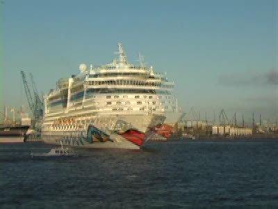 Aidadiva - Das Einlaufen im Hamburger Hafen