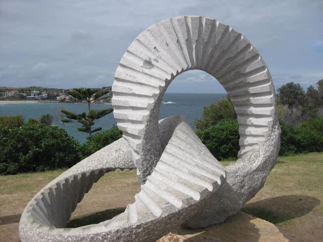 Exclusive tour of "Sculptures by the Sea" - Sydney 2008