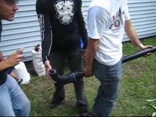 How to use a potato launcher