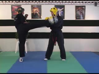 Sport Karate &ndash; Sparring and Your Hand Positioning, Full Guard