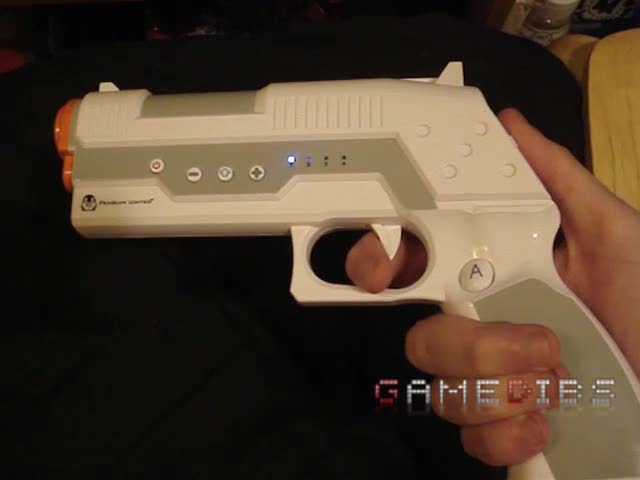 Penguin United: Crossfire Remote Pistol  (Wii Video Review)
