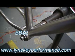 LYNSKEY PERFORMANCE introduces the 2010 PRO-29er LEFTY  BB30