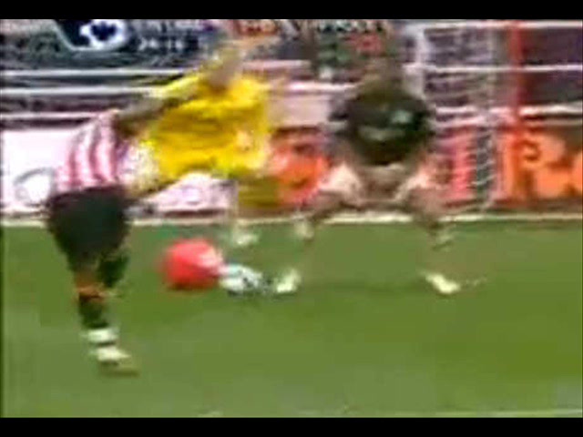 Funny Goal by a Balloon-Sunderland-Liverpool(10)