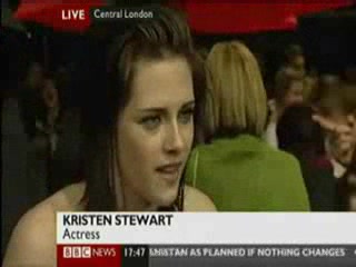 Interview with Kristen on BAFTA red carpet