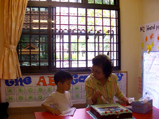 Hanbo Birthday 2008: cut cake 2