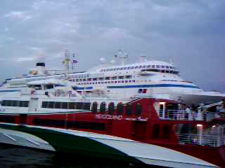 AIDAblu sailing out of Hamburg